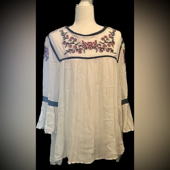 Hannah Boho blouse . Size large . White with navy and red accents. - Picture 1 of 2